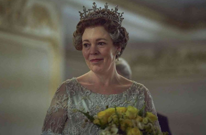 Netflix warns that ‘The Crown’ might not be a “true account of a real-life person”